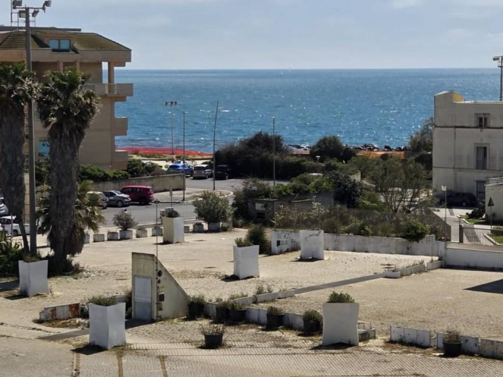 appartamento in vendita a Roma in zona Ostia