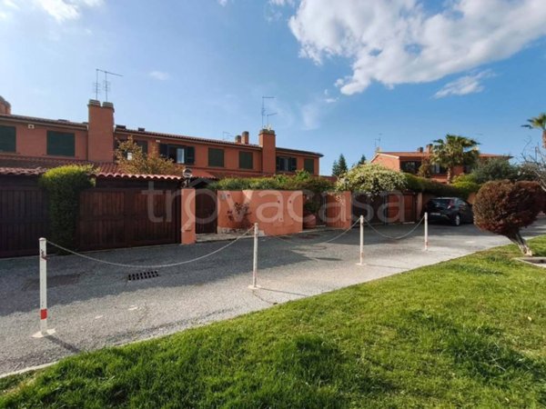 appartamento in vendita a Roma in zona Infernetto