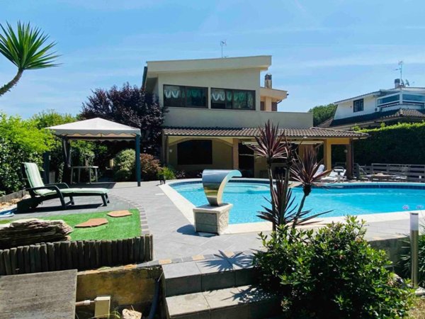 casa indipendente in vendita a Roma in zona Ostiense