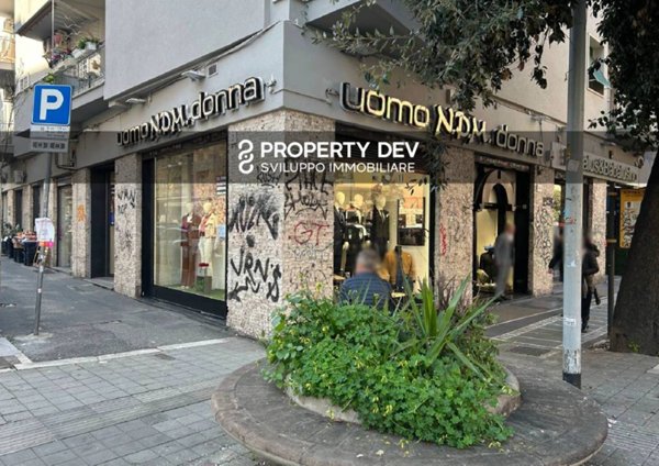 negozio in vendita a Roma in zona Appio Claudio
