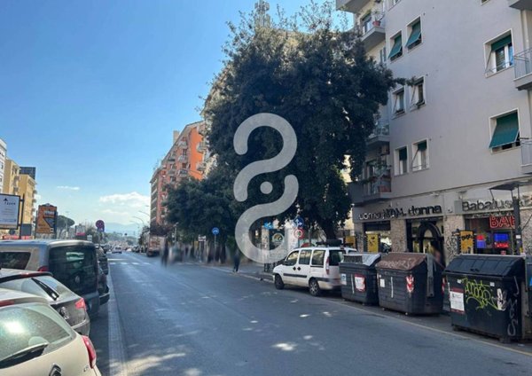 negozio in vendita a Roma in zona Appio Claudio