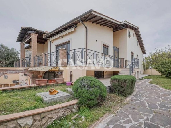 casa indipendente in vendita a Roma in zona Ostia Antica