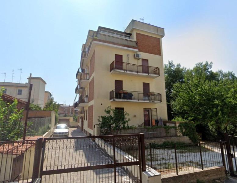 appartamento in vendita a Roma in zona Tomba di Nerone