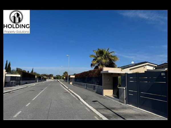 casa indipendente in vendita a Roma in zona Infernetto