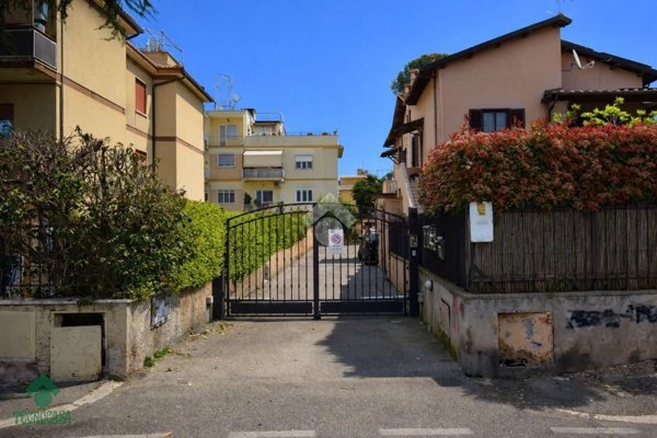 appartamento in vendita a Roma in zona Appio Pignatelli