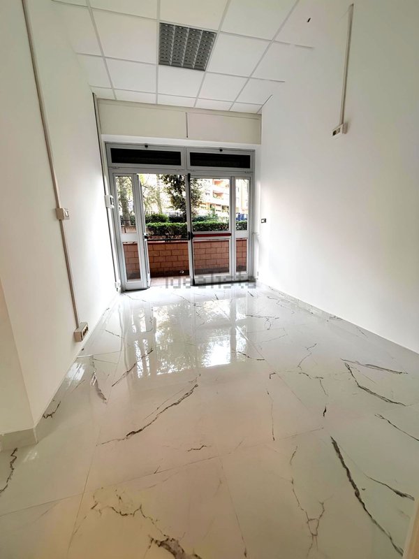 ufficio in vendita a Roma in zona EUR