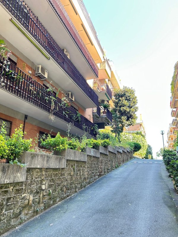 appartamento in vendita a Roma in zona Ardeatino