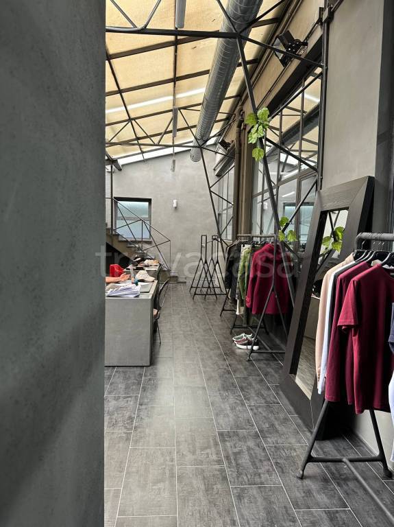 locale commerciale in vendita a Roma in zona Collatino