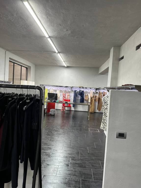 locale commerciale in vendita a Roma in zona Collatino