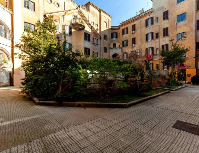 appartamento in vendita a Roma in zona Ostia