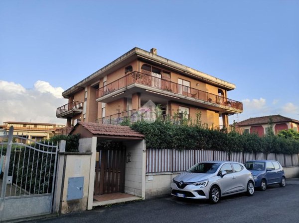 appartamento in vendita a Roma in zona Torre Maura