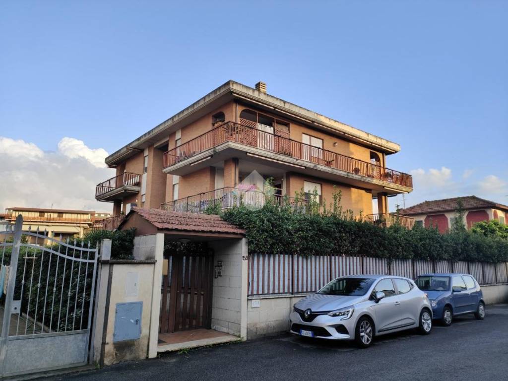 appartamento in vendita a Roma in zona Torre Maura