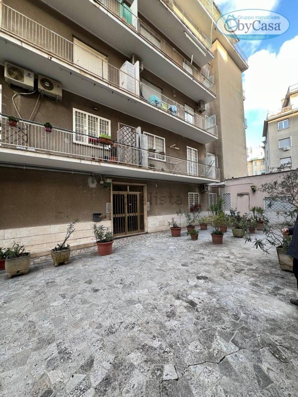 appartamento in vendita a Roma in zona Ardeatino