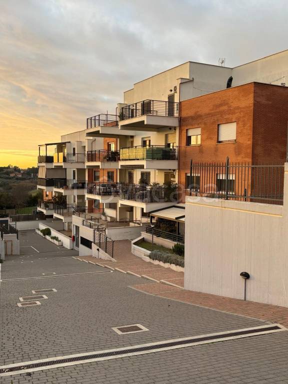 appartamento in vendita a Roma in zona Castel di Leva