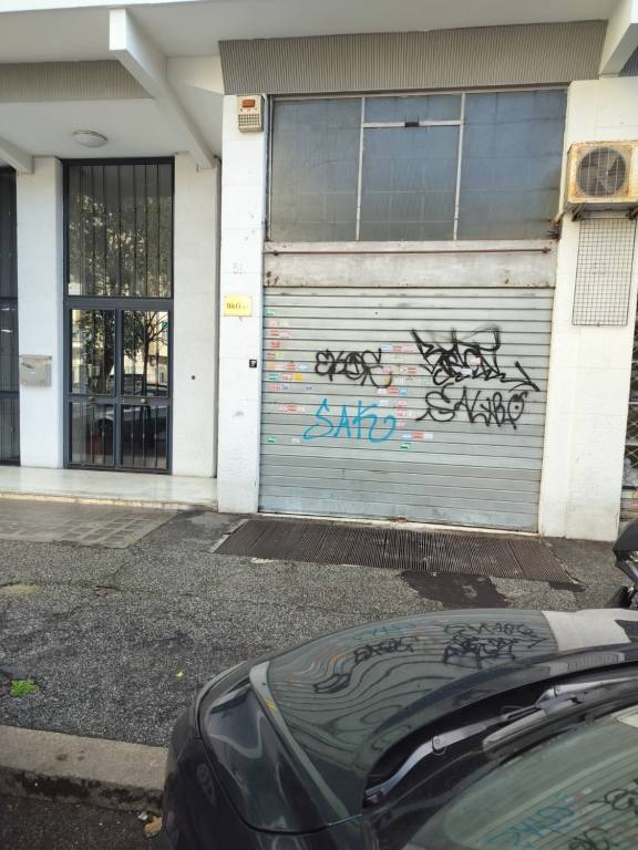 negozio in vendita a Roma in zona Portuense