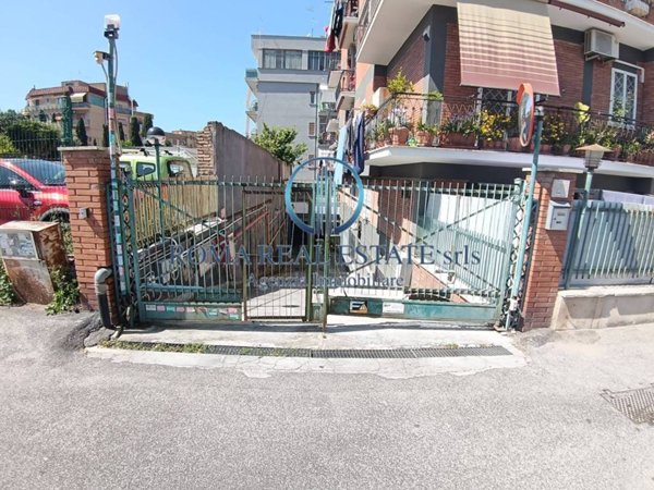 locale di sgombero in vendita a Roma in zona Prenestino-Centocelle