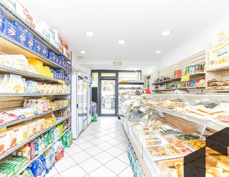 negozio in vendita a Roma in zona Don Bosco