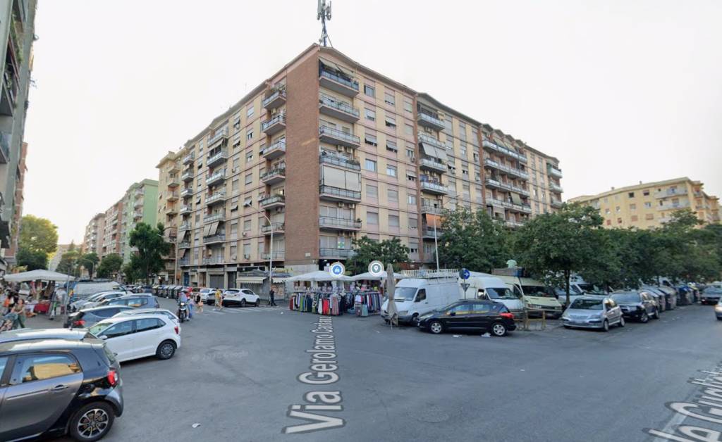 appartamento in vendita a Roma in zona Ostiense