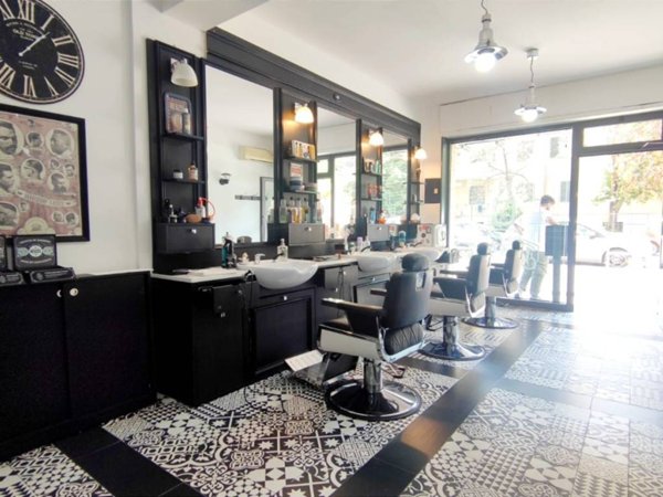 negozio in vendita a Roma in zona Cinecittà