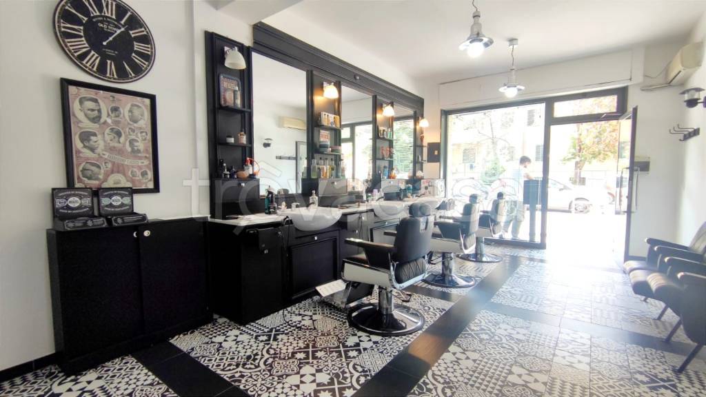 negozio in vendita a Roma in zona Cinecittà