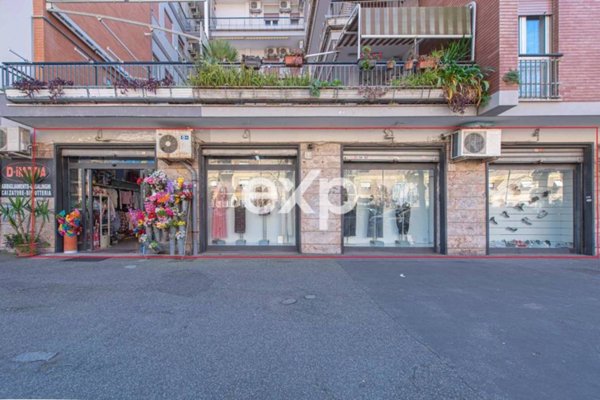 negozio in vendita a Roma in zona Ostia