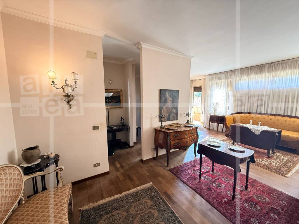 appartamento in vendita a Roma in zona Ardeatino