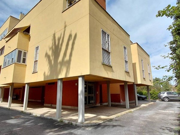 appartamento in vendita a Roma in zona Torre Gaia