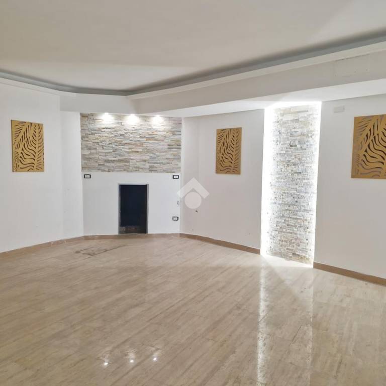 locale commerciale in vendita a Roma in zona Rione di Ponte