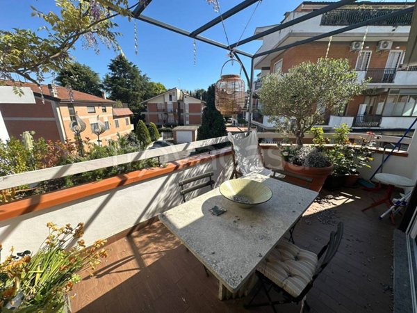 casa indipendente in vendita a Roma in zona Tomba di Nerone