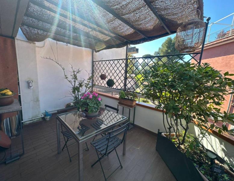 casa indipendente in vendita a Roma in zona Tomba di Nerone