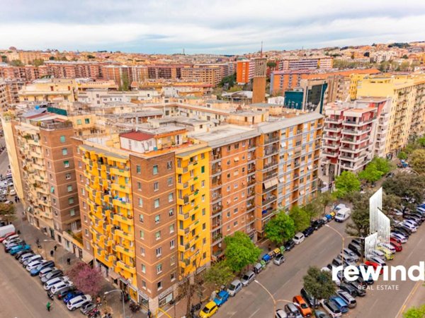 appartamento in vendita a Roma in zona Ostiense