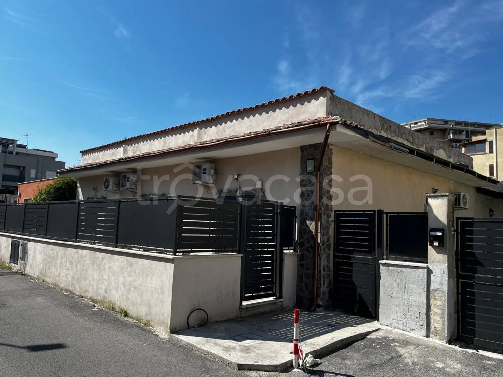 casa indipendente in vendita a Roma in zona Prenestino-Centocelle