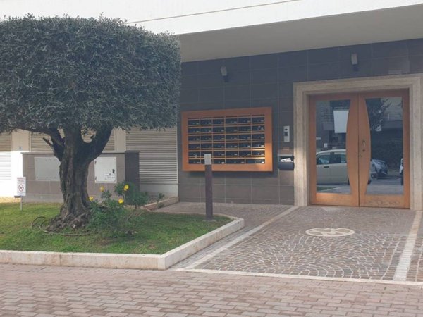 appartamento in vendita a Roma in zona Ardeatino