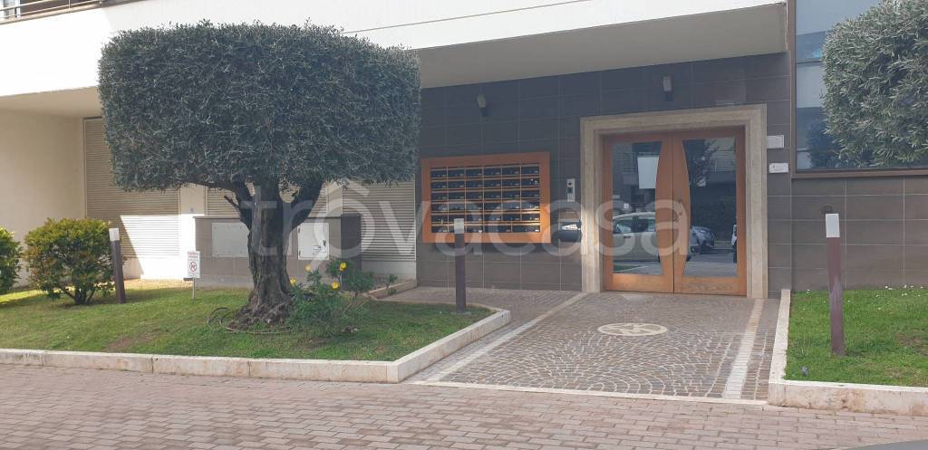 appartamento in vendita a Roma in zona Ardeatino