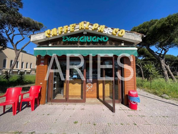 negozio in vendita a Roma in zona Castel Fusano