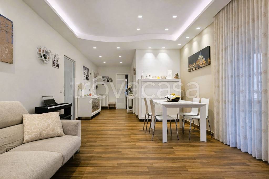 appartamento in vendita a Roma in zona Ostia