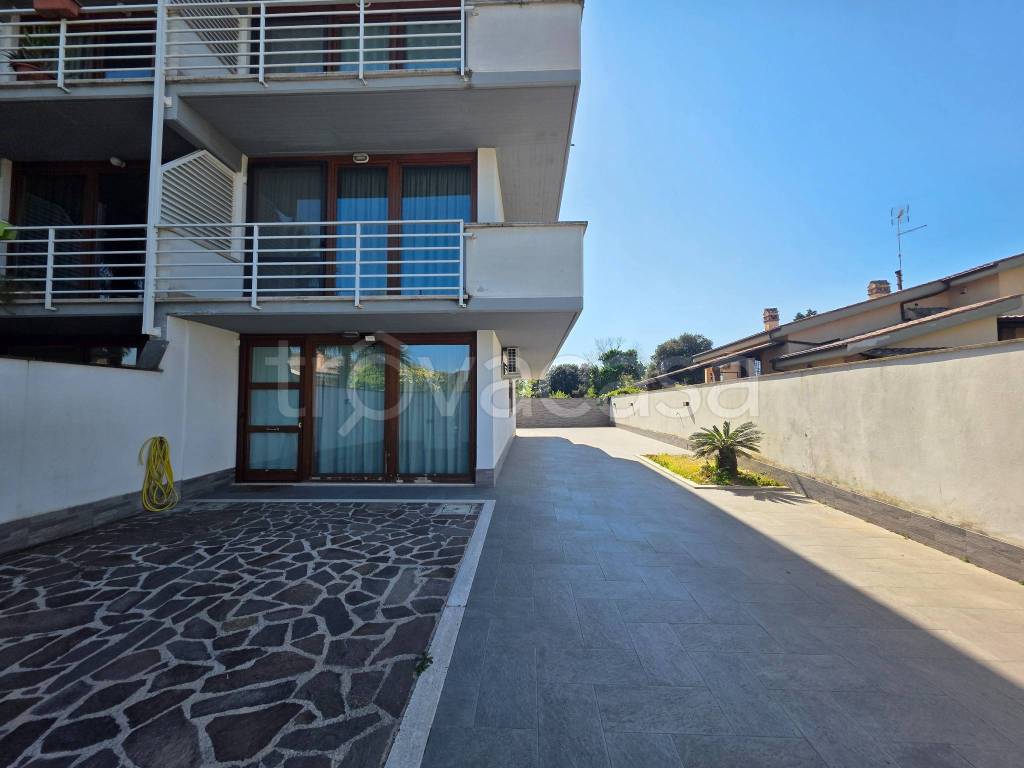 casa indipendente in vendita a Roma in zona Infernetto