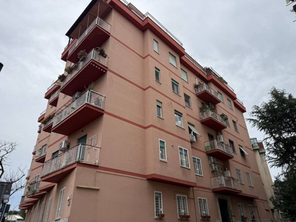 appartamento in vendita a Roma in zona Ardeatino