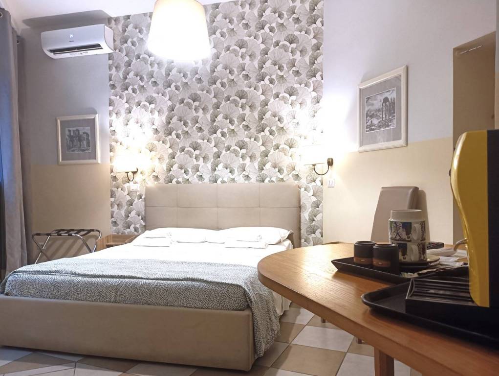 negozio in vendita a Roma in zona Rione Monti/Campitelli