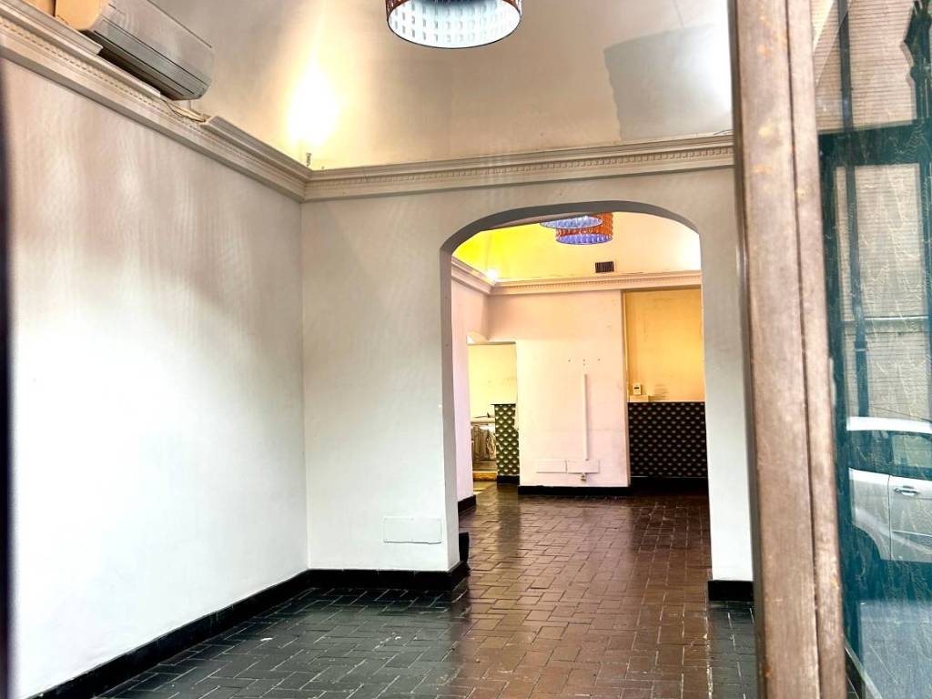 negozio in vendita a Roma in zona Pigna - Sant'Angelo