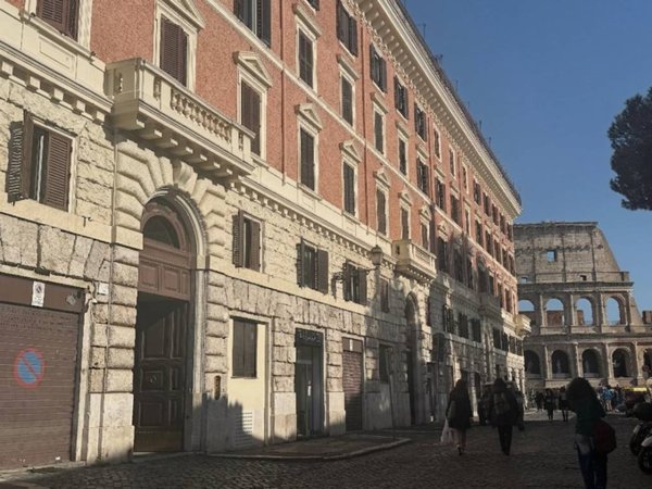 locale commerciale in vendita a Roma in zona Celio