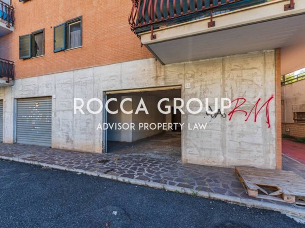negozio in vendita a Roma in zona Primavalle