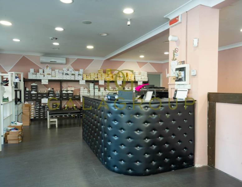 negozio in vendita a Roma in zona Cinecittà