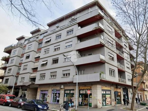 appartamento in vendita a Roma in zona Appio Latino