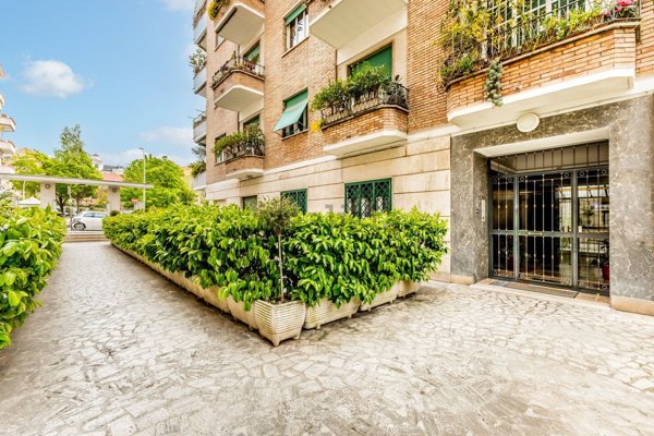 appartamento in vendita a Roma in zona Tuscolano