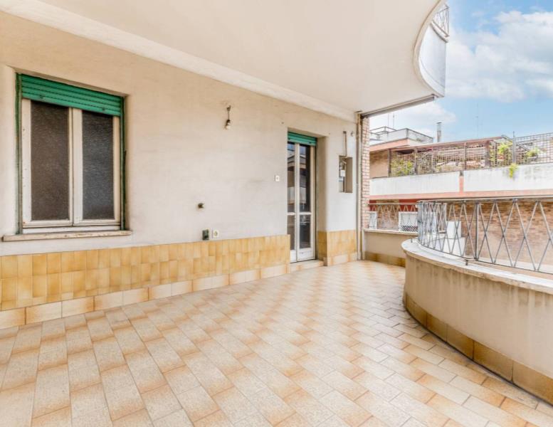 appartamento in vendita a Roma in zona Tuscolano