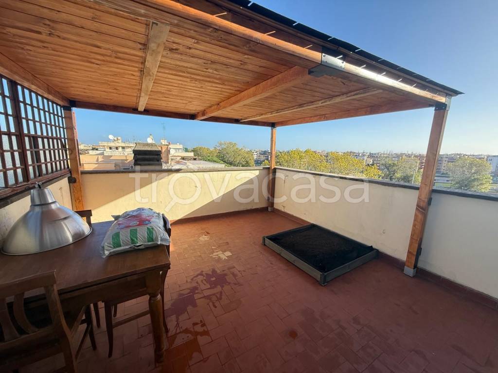 appartamento in vendita a Roma in zona Ostia