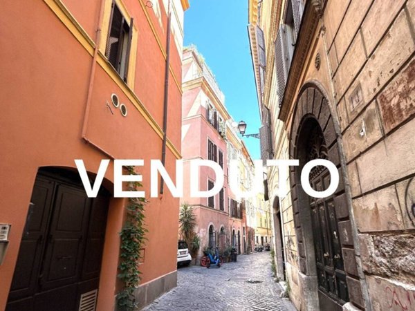 appartamento in vendita a Roma in zona Rione Regola