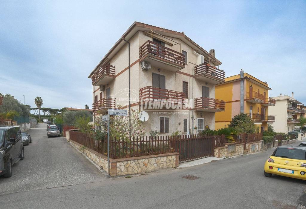 appartamento in vendita a Roma in zona Valle Muricana