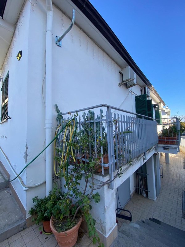 appartamento in vendita a Roma in zona Torre Angela